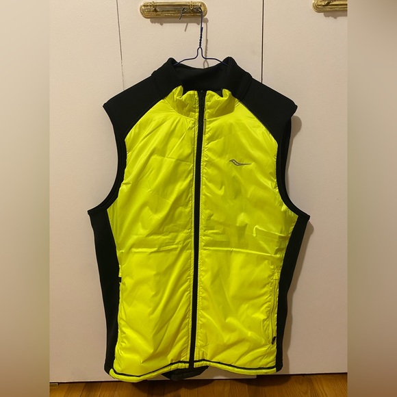 Saucony Men’s Reversible Running Vest - Picture 2 of 2